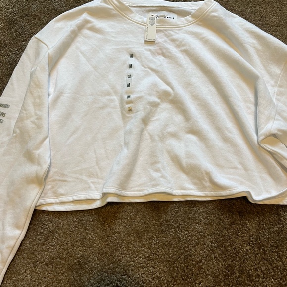 Victoria's Secret Tops - NWT Victoria secret sport crop long sleeve